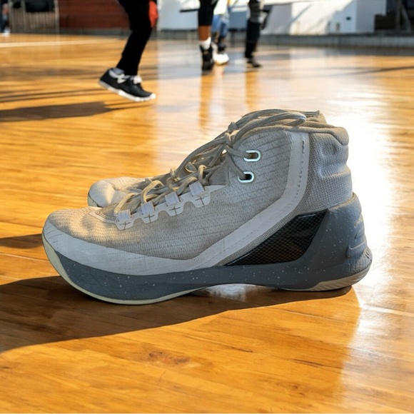 Under Armour Boys Curry 3 Basketball Shoes White 1274061-101 Lace Up Mid Top 7Y - Picture 1 of 13